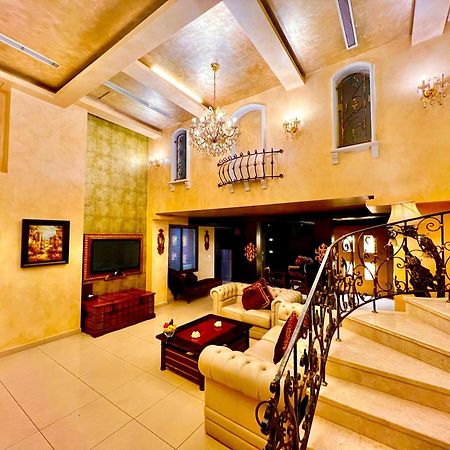 Queens Suite Hotel Beirut Esterno foto