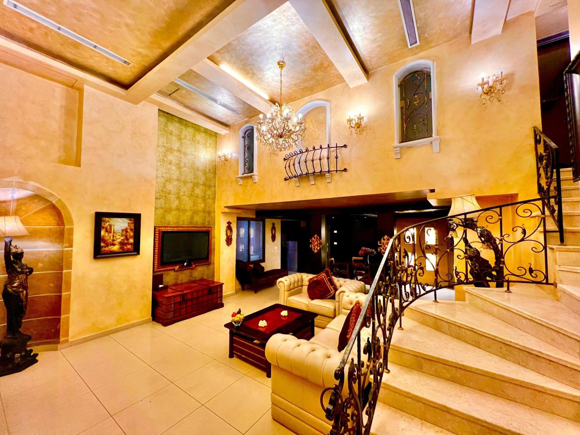 Queens Suite Hotel Beirut Esterno foto