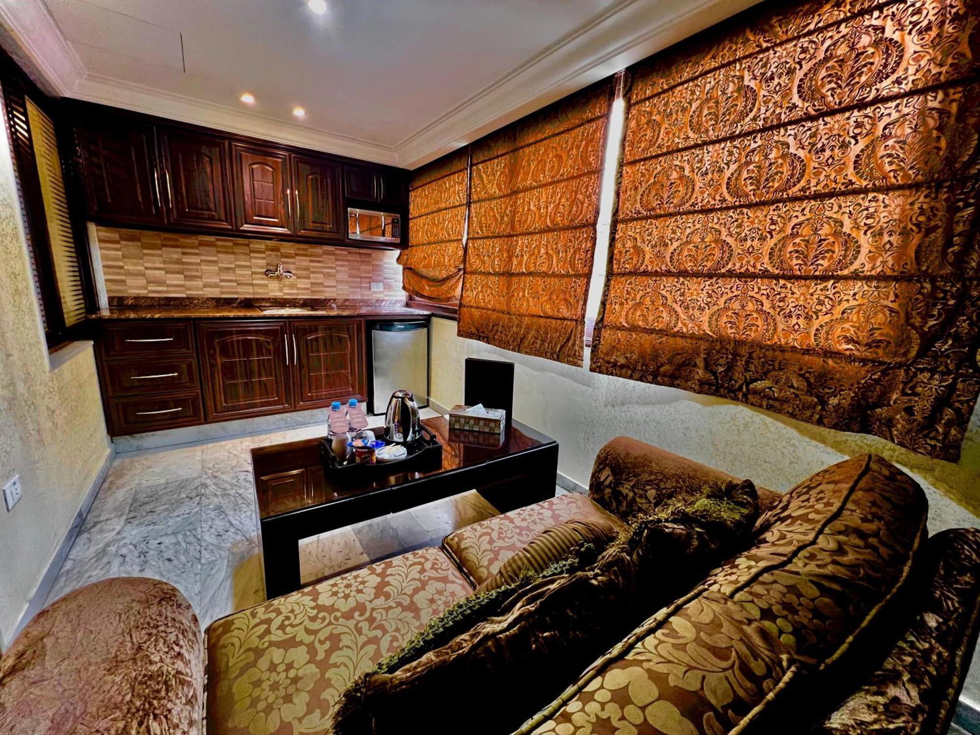 Queens Suite Hotel Beirut Esterno foto