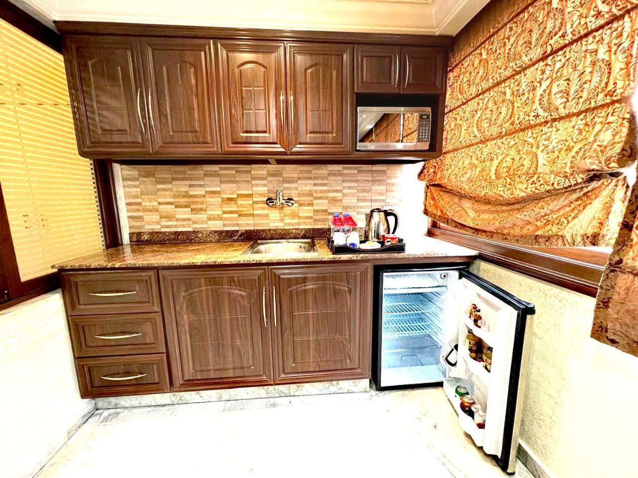 Queens Suite Hotel Beirut Esterno foto