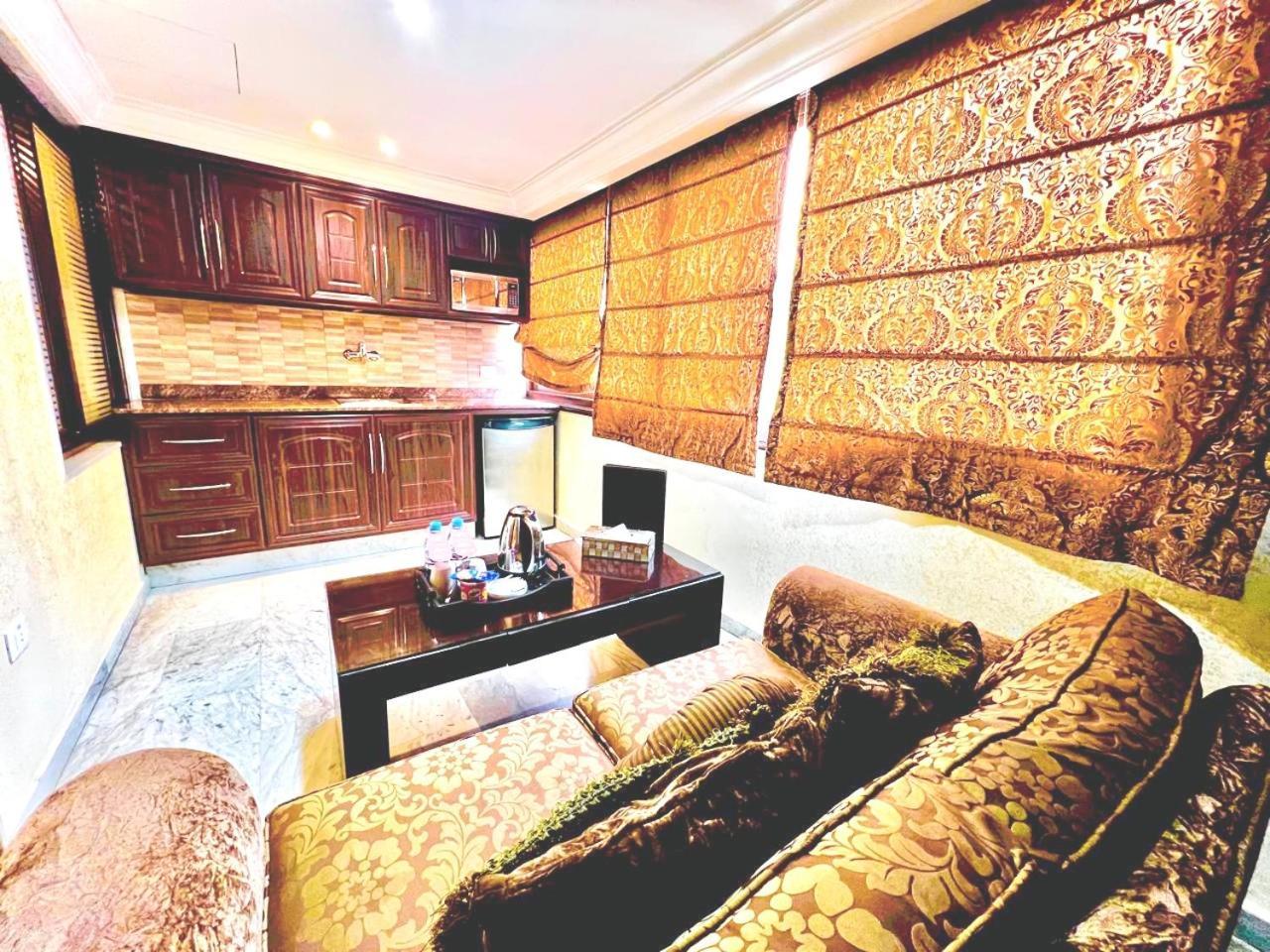 Queens Suite Hotel Beirut Esterno foto