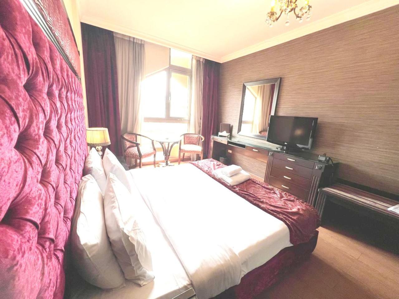 Queens Suite Hotel Beirut Esterno foto