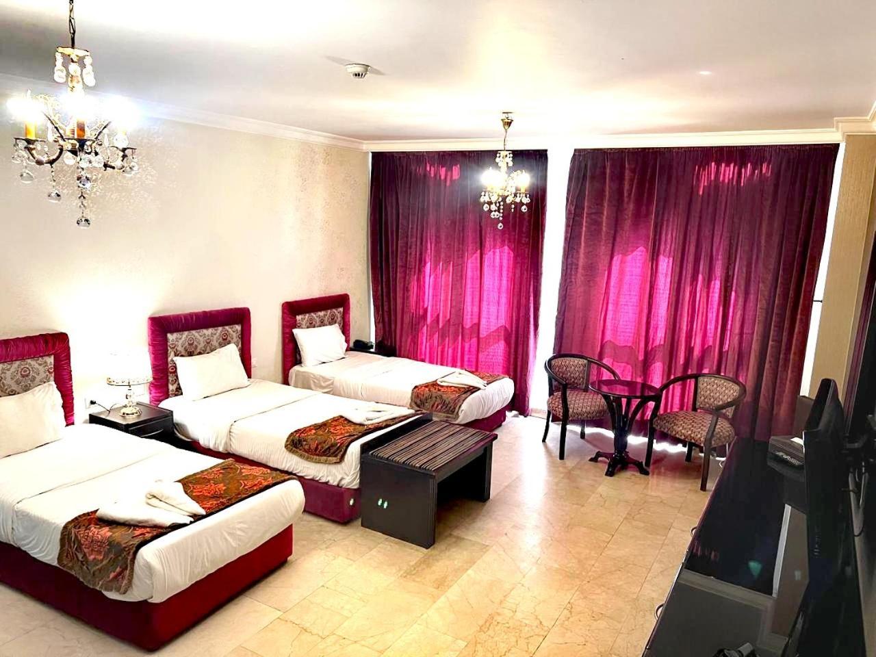 Queens Suite Hotel Beirut Esterno foto