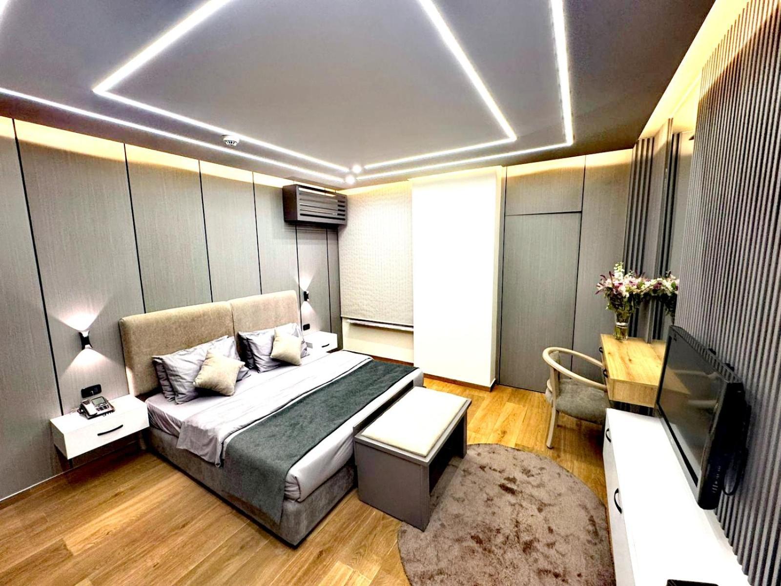 Queens Suite Hotel Beirut Esterno foto