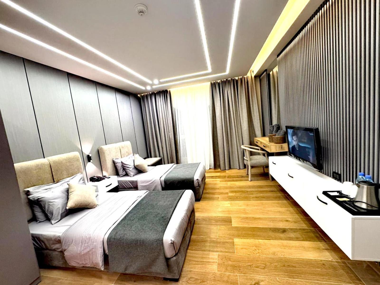 Queens Suite Hotel Beirut Esterno foto