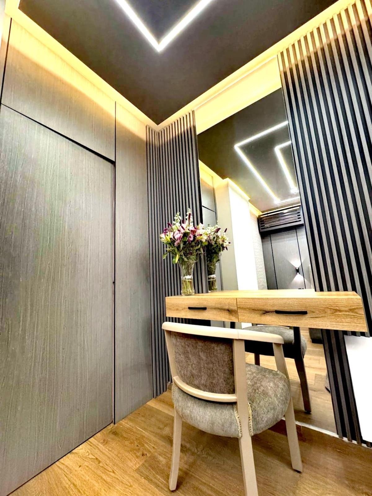 Queens Suite Hotel Beirut Esterno foto