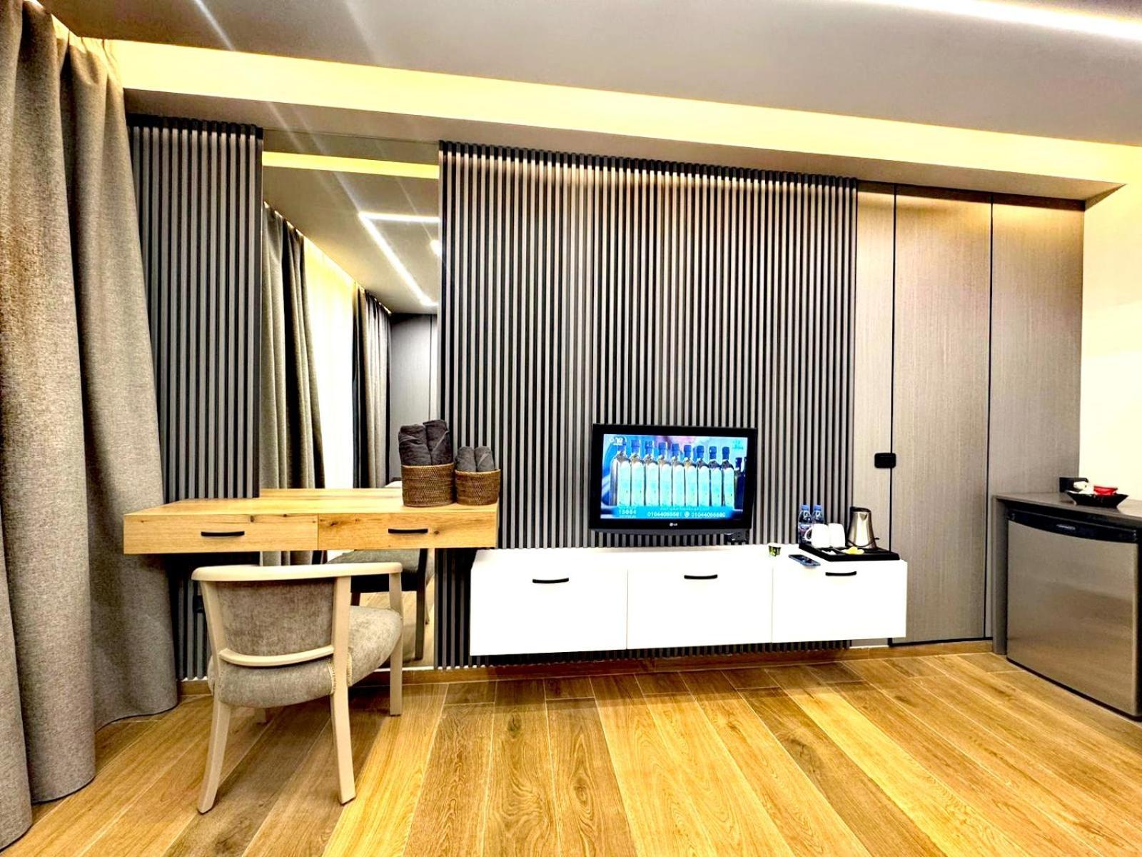 Queens Suite Hotel Beirut Esterno foto