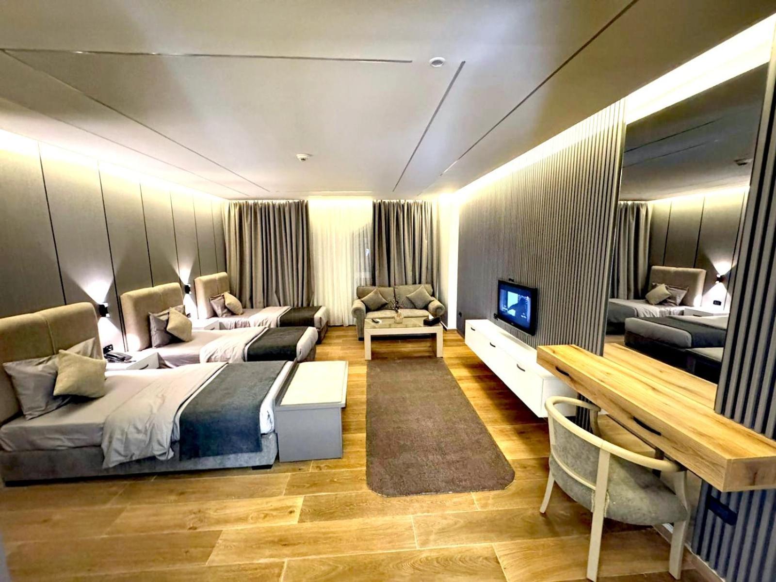 Queens Suite Hotel Beirut Esterno foto