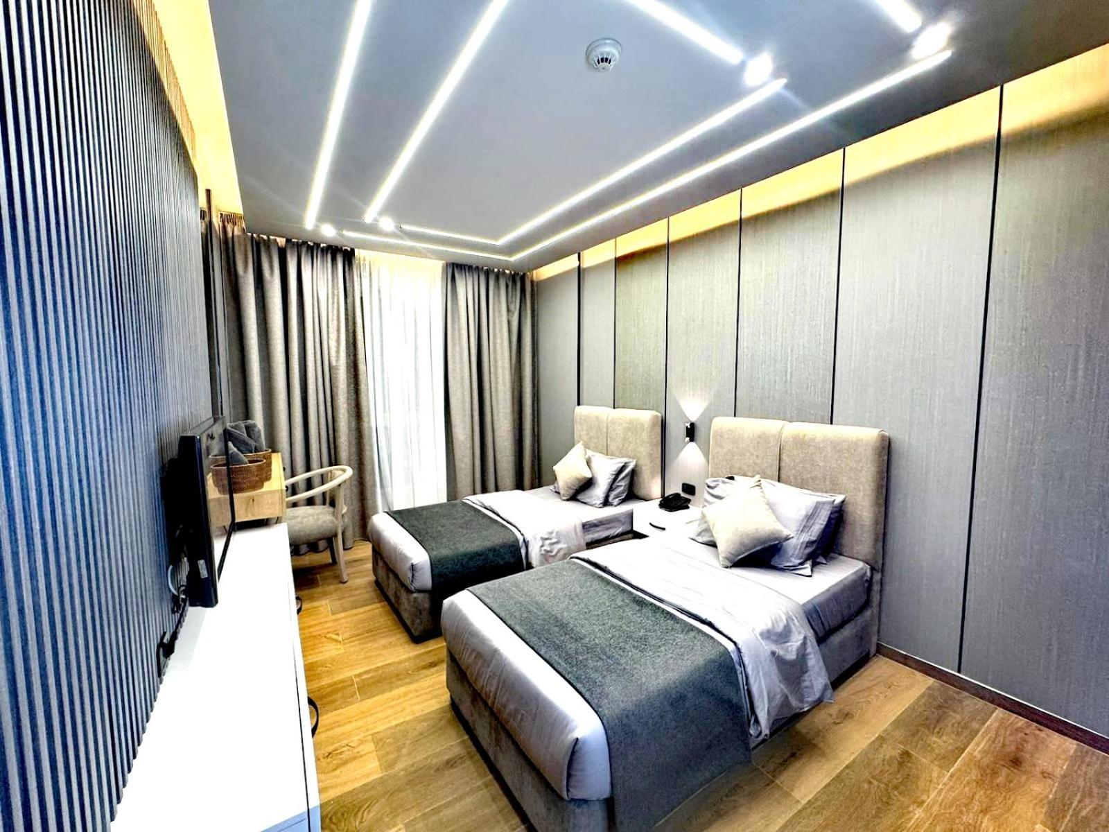 Queens Suite Hotel Beirut Esterno foto