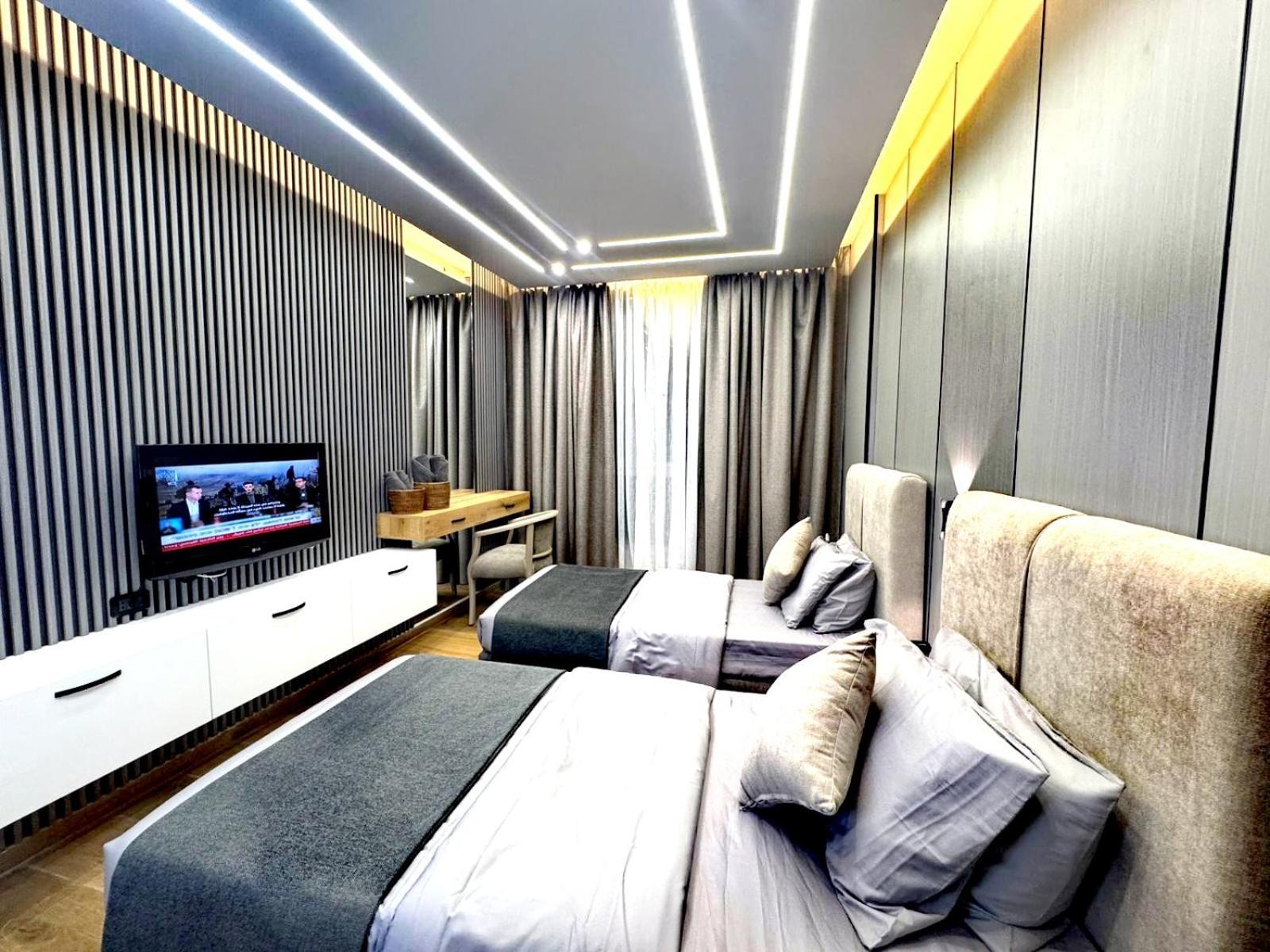 Queens Suite Hotel Beirut Esterno foto
