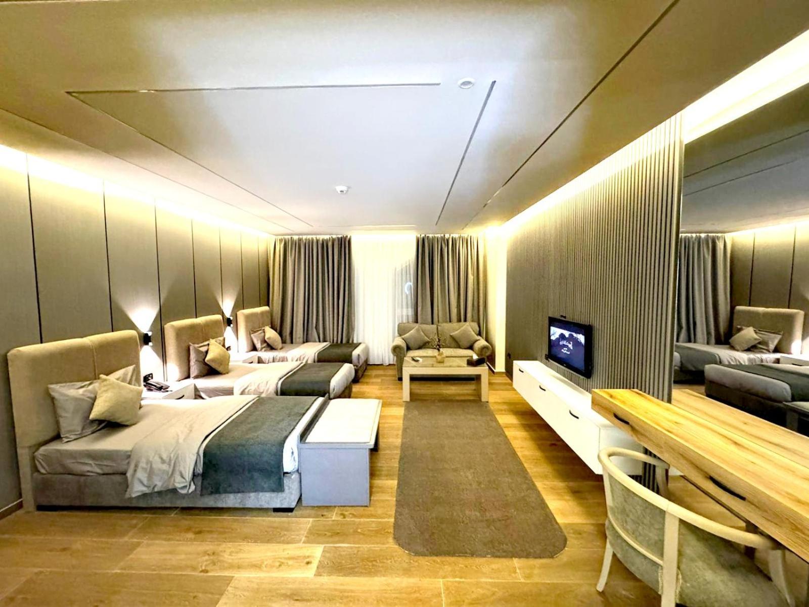 Queens Suite Hotel Beirut Esterno foto