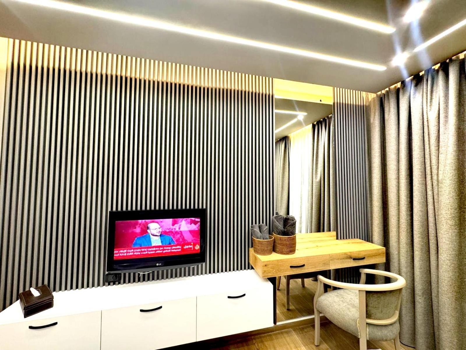Queens Suite Hotel Beirut Esterno foto