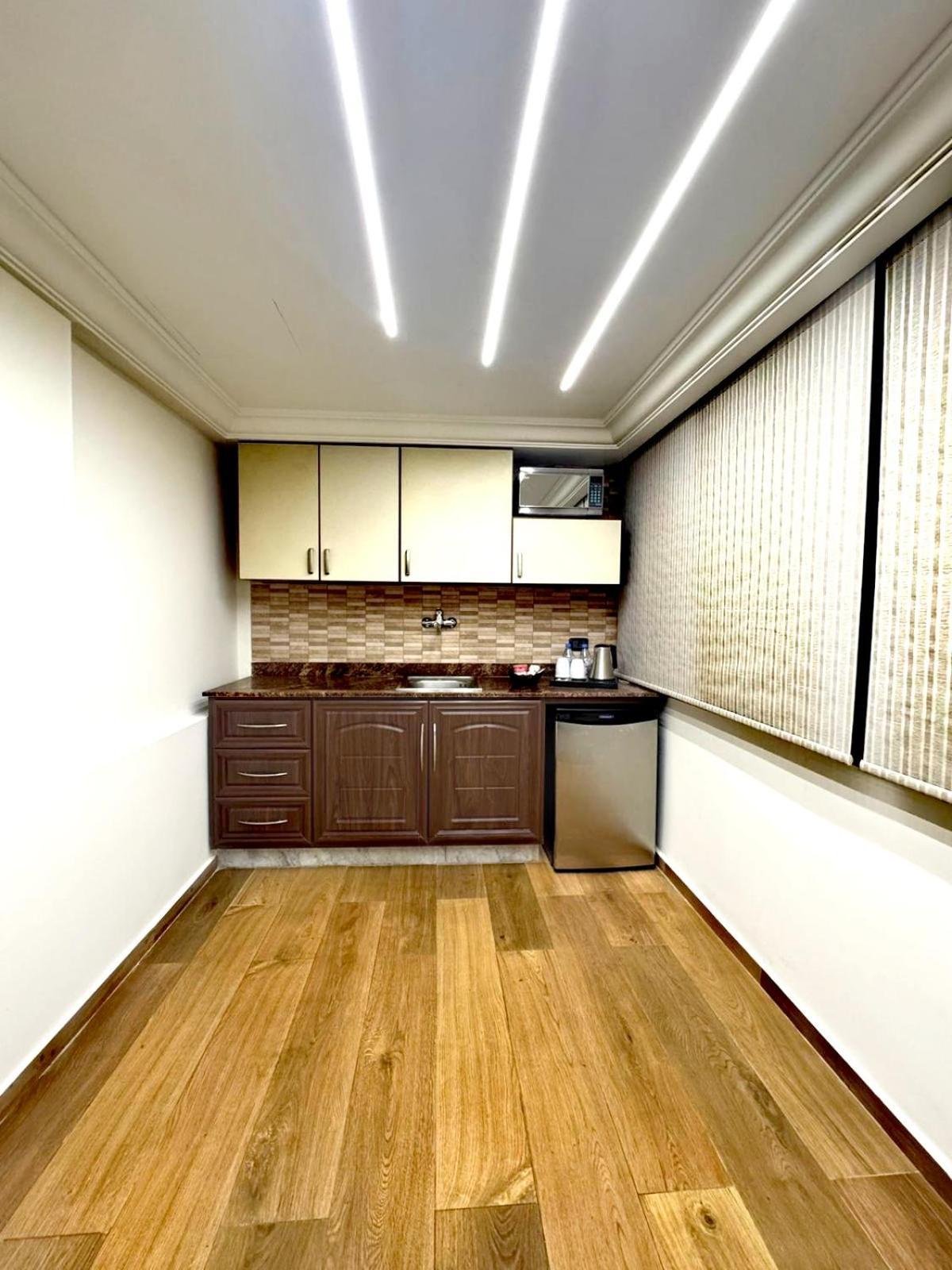 Queens Suite Hotel Beirut Esterno foto
