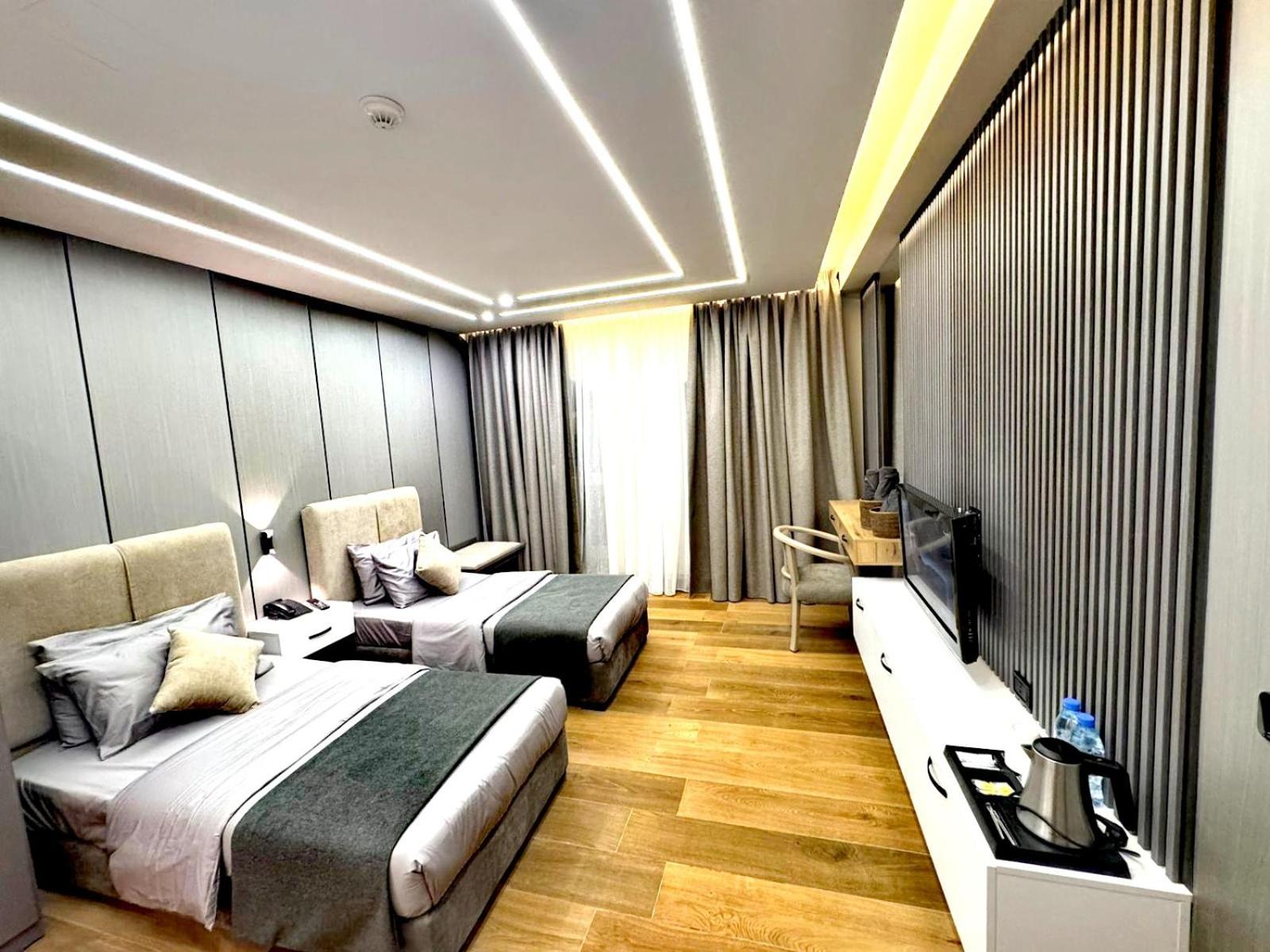 Queens Suite Hotel Beirut Esterno foto