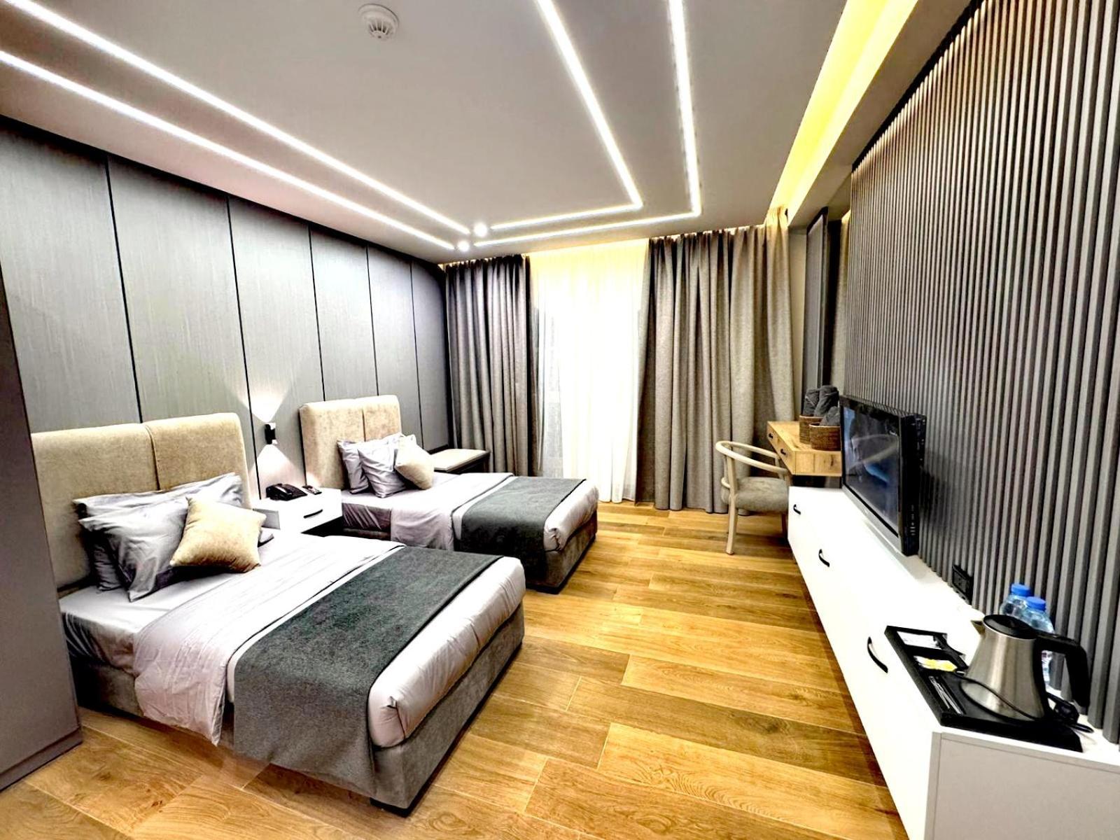Queens Suite Hotel Beirut Esterno foto