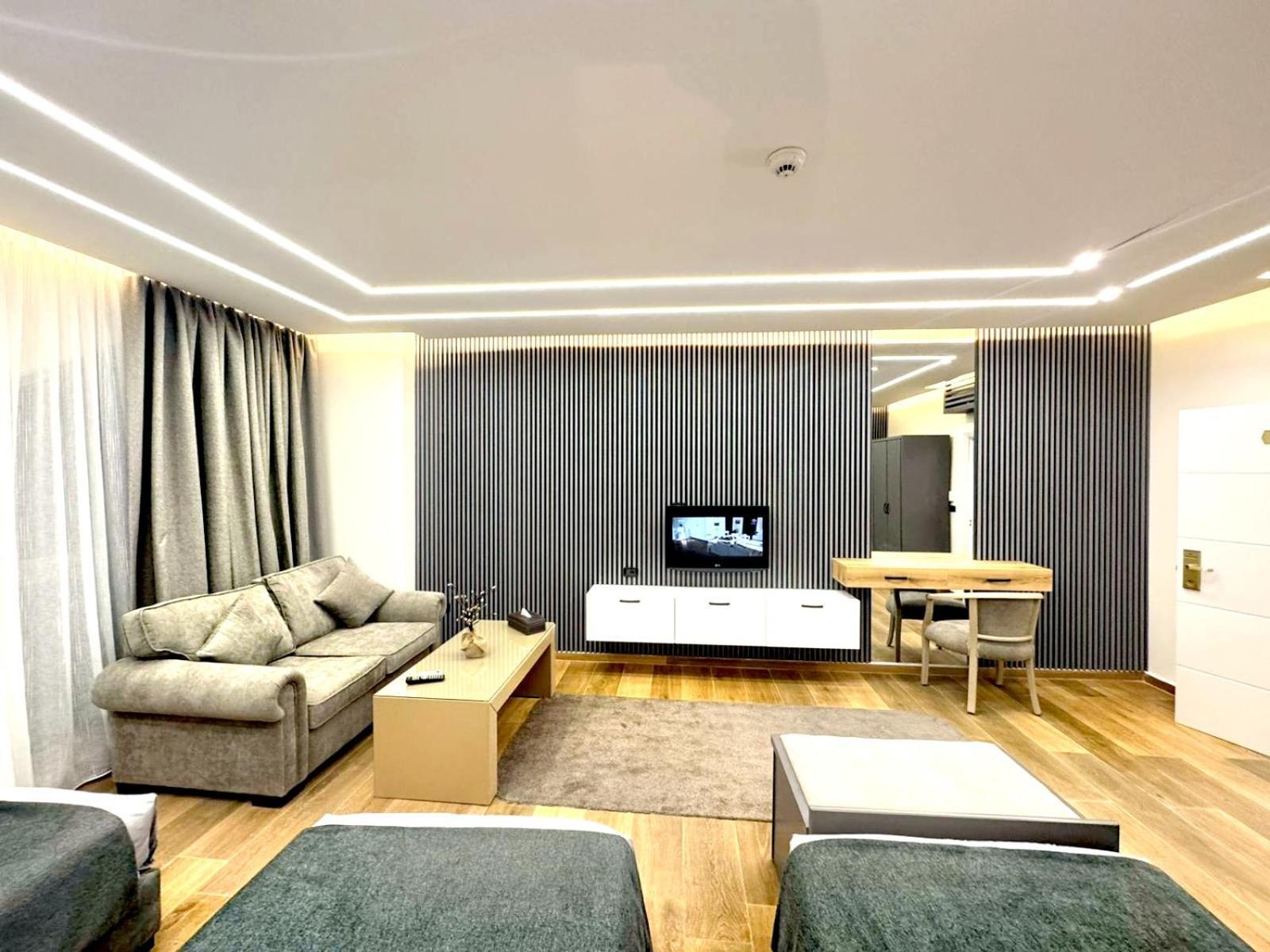 Queens Suite Hotel Beirut Esterno foto