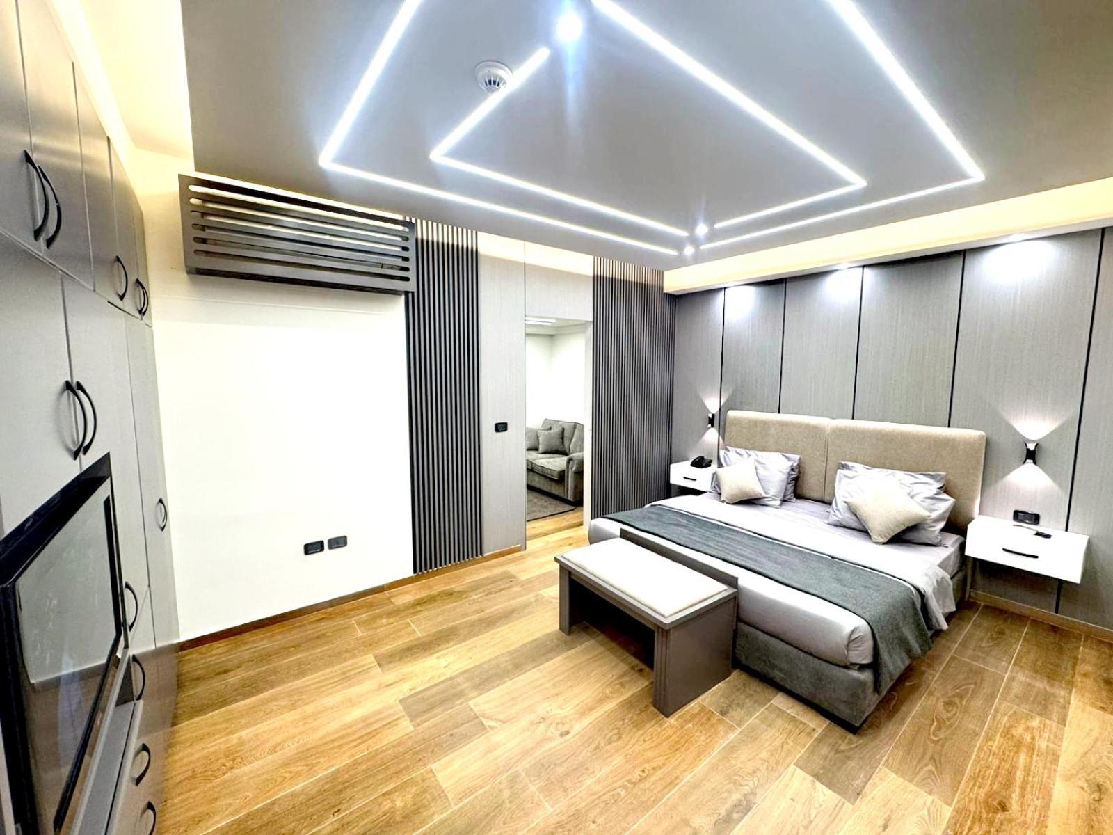 Queens Suite Hotel Beirut Esterno foto
