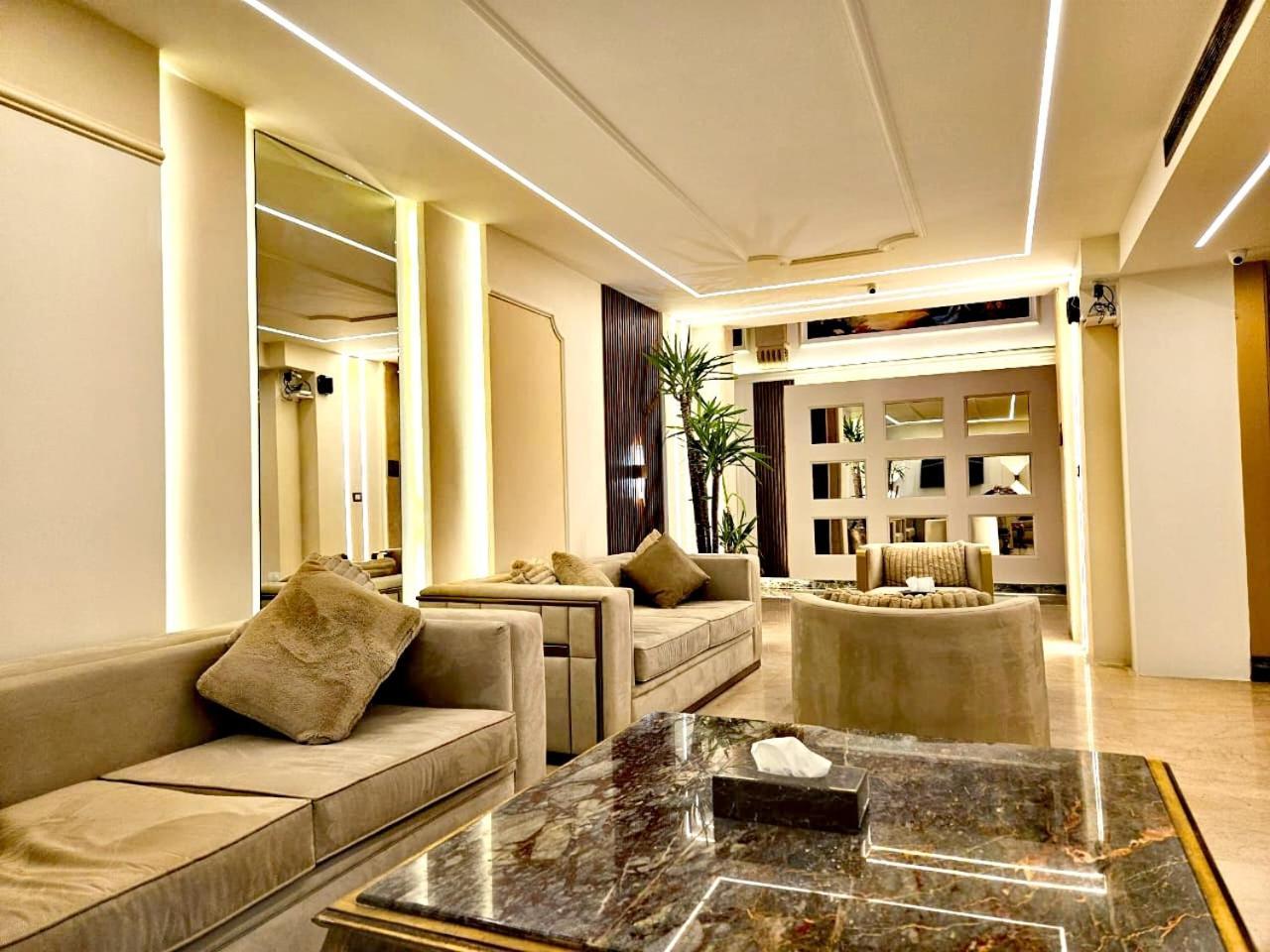 Queens Suite Hotel Beirut Esterno foto