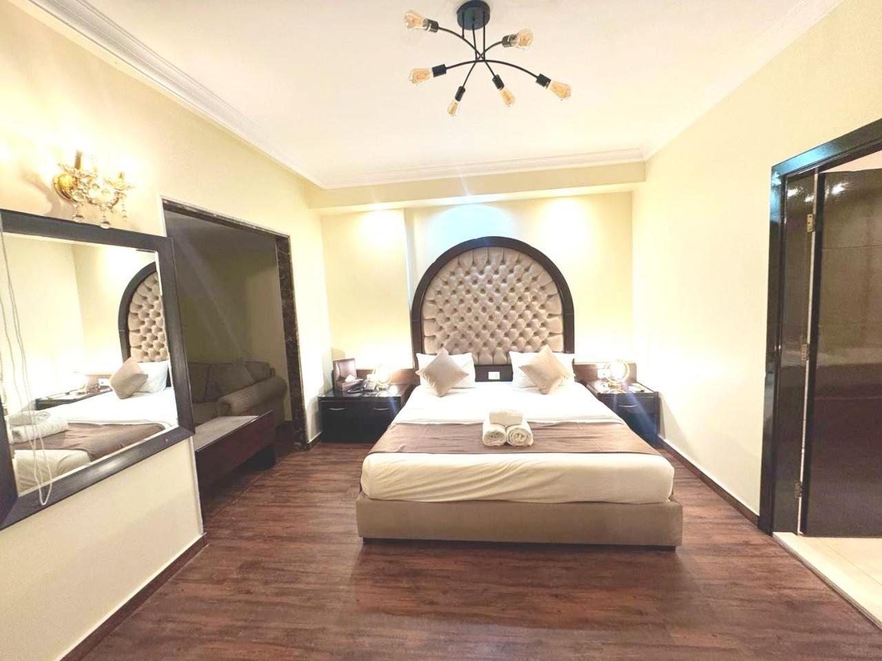 Queens Suite Hotel Beirut Esterno foto