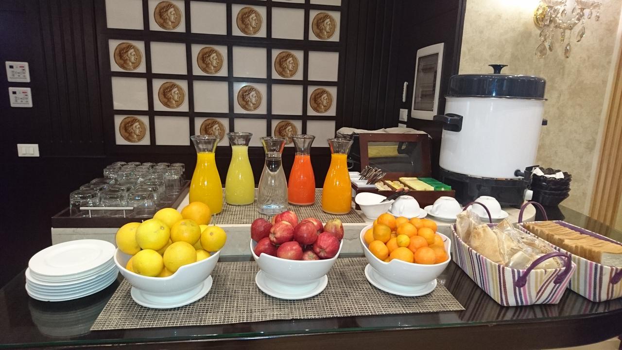 Queens Suite Hotel Beirut Esterno foto