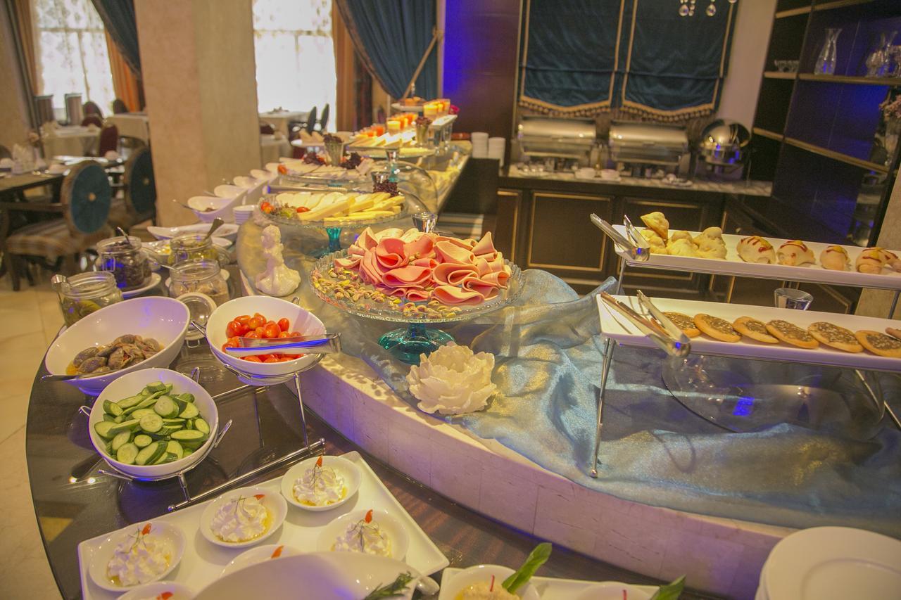 Queens Suite Hotel Beirut Esterno foto